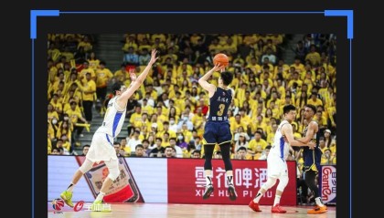 五星体育-宏远官方预热！杜锋表情严肃，徐杰三分超准，胡明轩仍有伤在身